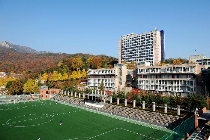 Sân bóng khá hoành tráng tại Kookmin University