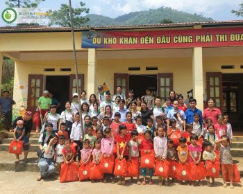 Các bé thuộc thôn Nặm Tốc, xã Đôn Phong, huyện Bạch Thông, tỉnh Bắc Kạn
