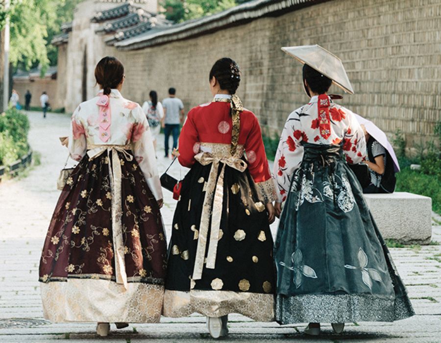 Hanbok là nét đẹp văn hóa của Hàn Quốc mà du khách nhất định phải thử